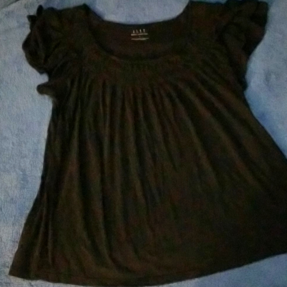 Black Elle Must Have Tee size Large